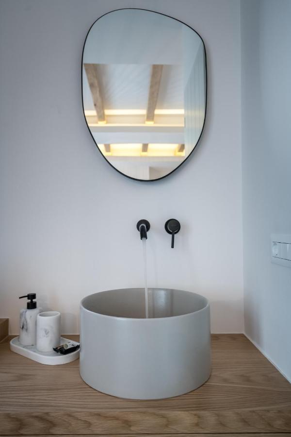 Vivere Luxury Suites Pera Gyalos Esterno foto